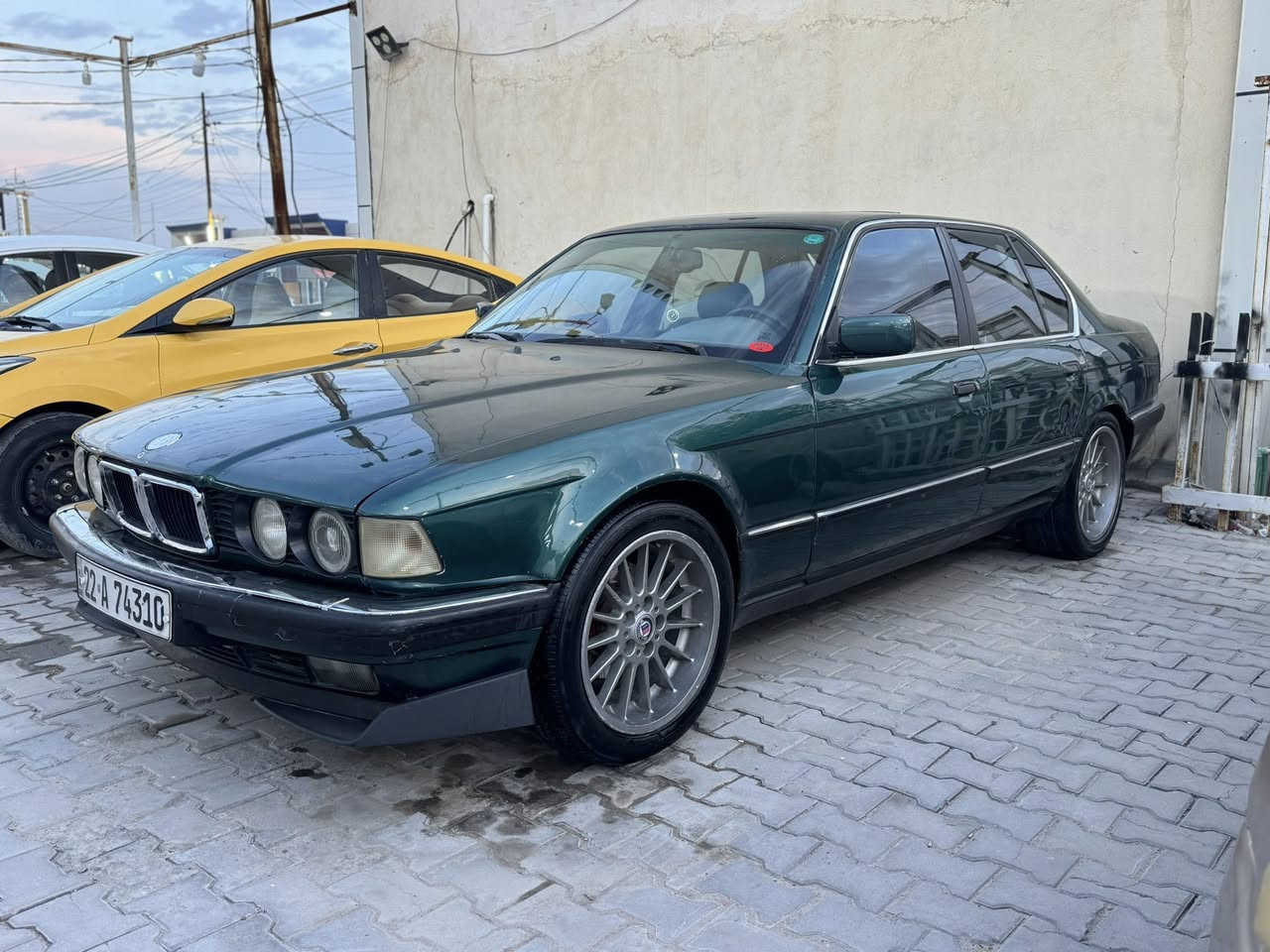 الحلوه البيع بي ام 730i مسكر (زيتوني ) موديل 93 اصل بليته وسنويه 
رقم اربيل دولي 
فول اوتماتيك 
صاج ملكي 
فتحه + برده خلفيه
دبل جكمجه 
دبل اير باك 
ويل 18 البينا 
مكينه وكير وحداديه شرط بدون اي اعطال ترايها يخبل
غرفه رصاصي جديده  السياره مال جناي وين ميعجبك سافر بيها
وسعرها بلاش بلعافيه ع الياخذها 68$  مكاني بلنجف 
***********
