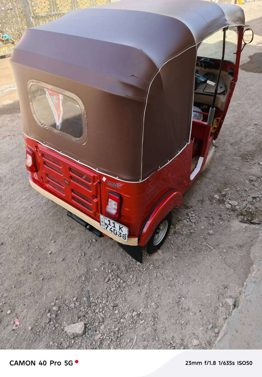 سلام عليكم تكتك موديل ١٨شهر ١٢ كير مكينه اكسل خير من الله كهربيات كله شغاله رقم سنويه تحويل ثاني يوم تخم تاير دوشمه جديدة جادر جديد خياس مابيه اي نقص مابيه كبل للشارع الف مذب عليه صبغ عام جماليه فقط بدون ضربه السعر ٤٩٠٠ وبيه شي بصيط مكاني بغداد الغزاليه
***********
