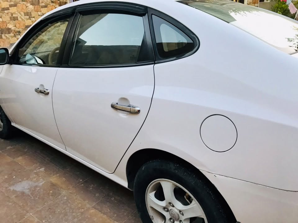 النترا
2011
ابيض نظيفه 
مكينه كير كلها شرط 
تحويل شرط غرامه لا يوجد 
اذا شراي اتصل 
***********
