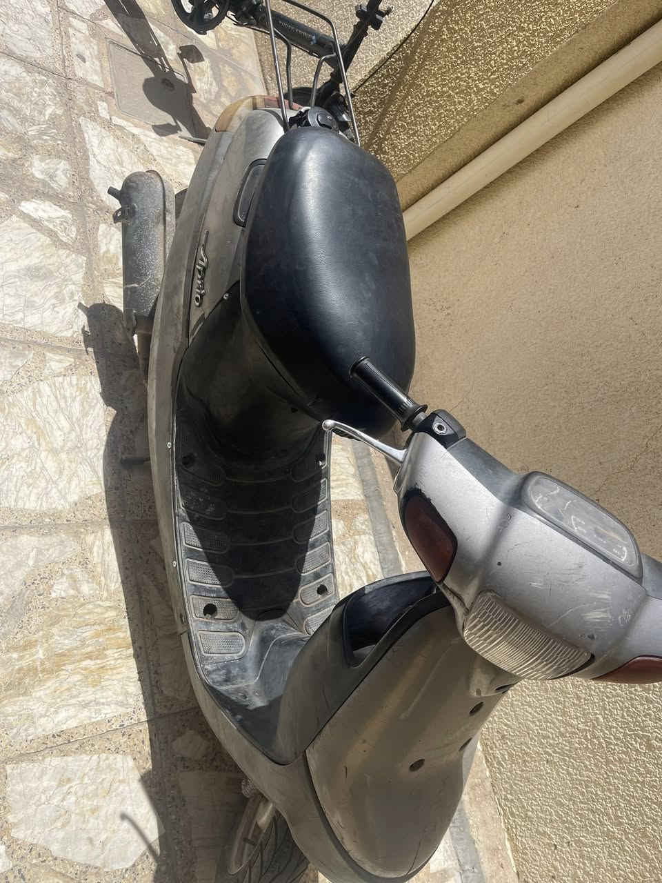 السلام عليكم للبيع بطه حاويه نضيفه حيل كله بلادي شغاله كهربائيات سلف هندر كلشي شغال ما بيها اي نواقص عوزها  بيها شلعه حلوة دراجه قوية غسل لان متروكه مكاني كربلاء حي التحدي مقابيل مستشفى الحجه 
***********
