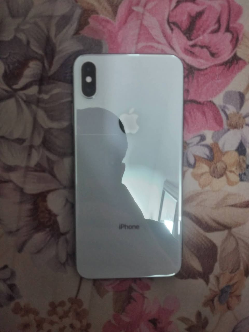 السلام عليكم اللبيع ايفون اكس ماكس اس ذاكره 256 بطاريه 85 مقفول ايكلود  تنفتح تخطي  السعر100 وبي مجال مكاني بغداد الامين الثانيه الرقم ***********
