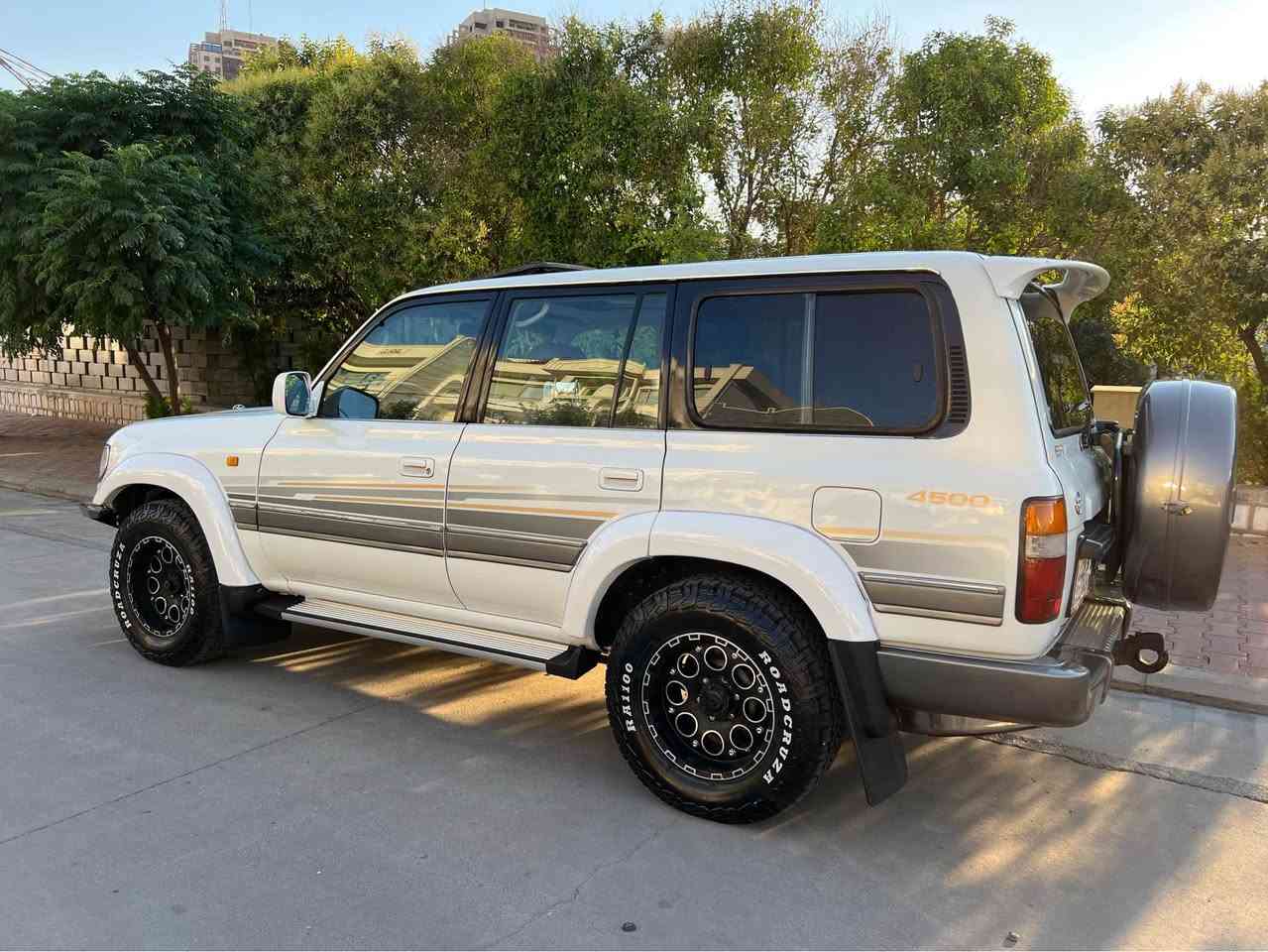 تويوتا لاند كروزر 
موديل ١٩٩٧ فول مواسفات vxr 
فتحه سلاجه تبريت مركزي 
رقم اربيل تحويل اسلي 
محرك گير مكفول 
سياره مابي سبوخ مكفول 
سنويه جديد ٢٠٢٩ بسمي 
سعر ١٥٧
مكان سليمانيه 
*********** 
ماشيه ٢٣٥ الف السليمانية, العراق
