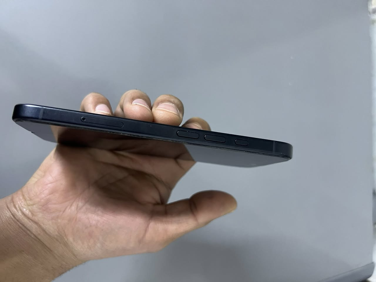 ايفون 16 عادي لون اسود ذاكرة 128 بطارية 97 عدد الشحنات 259 الجهاز نموذج M نظيف كلش شخط مابي شركة ماستر ويا كارتونة وليبل شركة ماستر ع الكارتونة  السعر 925 وبي مجال بسيط مكاني بغداد الكرادة شارع الصناعة ***********
