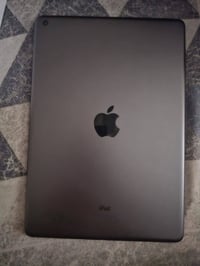 آيباد ٩ • ٦٤ جيجا • بطارية ٨٥٪