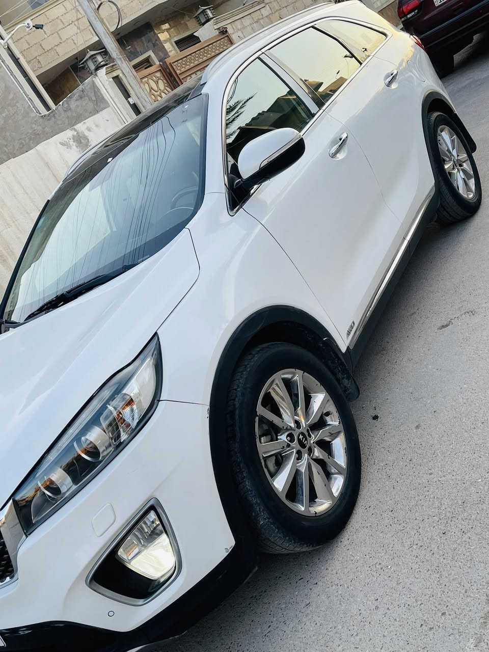 السلام عليكم
كيا سورنتو ٢٠١٦ فول مواصفات ١/١ ماعدة
جنطه مو كهرباء محرك ٦ سلندر بلادي مامفتوح 
سيارة جديدة اي نقص مابيها دواخل بعدهه مال شركة 
بصمة 
كشنات تدفئه وتبريد 
بنوراما 
٧ راكب 
٣ قطع تبريد 
شاشه نفكيشن كار بلي 
زراك لايت 
نضام ترحيب
دشبول الكتروني 
داخل بيجي 
كشنات جلد + كهرباء 
بعد هواي مواصفات بيهه 
رقم بغداد باسمي ماشيه ٨٩ الف سيارة نضيفة
بيهه فقط جاملغ امامي مبدل اصلي بددون صبغ سيارة
عارضها ٢١٥ بيها مجال بسيط لاتصال ***********
مكاني بغداد حي العامل
