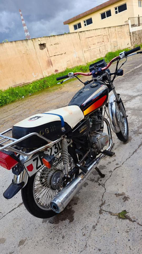 ماطور تايكر 2020 ابو النمر
مكينه ما مفتوحه وايرمنيه شغاله 
ماطور نظافه كدام عينك  
السعر 350 بي مجال قليل مو شراي لا تعبني


**إذا كنت صاحب هذا الإعلان وتريد حذفه لأي سبب، رجاءا أرسل رسالة إلى الدعم الفني**