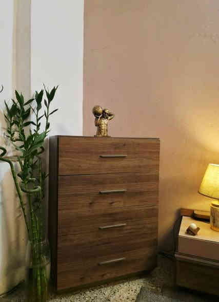 غرفة نوم تركية درجة اولى مستعملة 
ملحق اضافي مع الكنتور
الخشب نوعيته جداً قوي وثقيل مو مثل الغرف السوگيات
الغرفة بيبانهه 3 اشكال بابين دفتري وباب سلايد وباب عادي للملحق 
نظام انارة داخلية بميز المرايا وبالكومديات 
قفل حديد نظام برغي وچوي يعني متتأثر بالفتح والشد 
تحتوي على مخبأ بالميز ورفوف سلايد داخل الميز
+ مخبأ بالكومديات
سرير مخزن هايدروليك
(سعر الغرفة بالجديد 20 ورقة)
عنواني بغداد المشتل
للتواصل خاص أو اتصال
*********** موجود واتساب فقط!
هذا رابط تفاصيل الغرفه بـ گوگل 👇👇
https://arkanallqasr.com/%D8%BA%D8%B1%D9%81-%D8%A7%D9%84%D9%86%D9%88%D9%85/%D8%BA%D8%B1%D9%81-%D9%86%D9%88%D9%85-%D9%83%D8%A7%D9%85%D9%84%D8%A9/%D8%B7%D9%82%D9%85-%D8%BA%D8%B1%D9%81%D8%A9-%D9%86%D9%88%D9%85-%D8%A8%D8%AA%D8%B5%D9%85%D9%8A%D9%85-%D9%81%D8%AE%D9%85/
