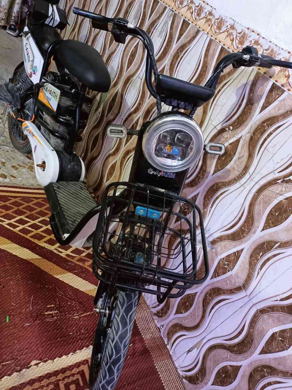 دراجة شحن حجم 28 نظيفة فقط كفرات مفطرات بطاريات جدد السعر قفل 150 ربع مايوكع لاتراسل اذا ما تشتري وتعامل رجاء المكان مدينه الصدر واتساب فقط ***********
