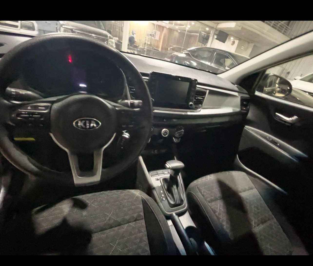 بدون دواخل تبديل باب بلادي و جاملخ بوياخ بس
* Kia rio 2020 shasha gawray  8 gear
* 1.6L 4-cylinder engine
* 120 hp
* 112 lb-ft (152 Nm) torque
* Front-wheel drive (FWD) 
* Cruise control
* Rear-view camera
* 7-inch touchscreen
* Apple CarPlay
* Android Auto
* Bluetooth
* Rear USB charging port
Fuel Economy
* 33 MPG city
* 60/40 folding rear seat
* Sliding center armrest
* 2 keys
* sport button
Whatsapp :*********** أربيل, العراق
