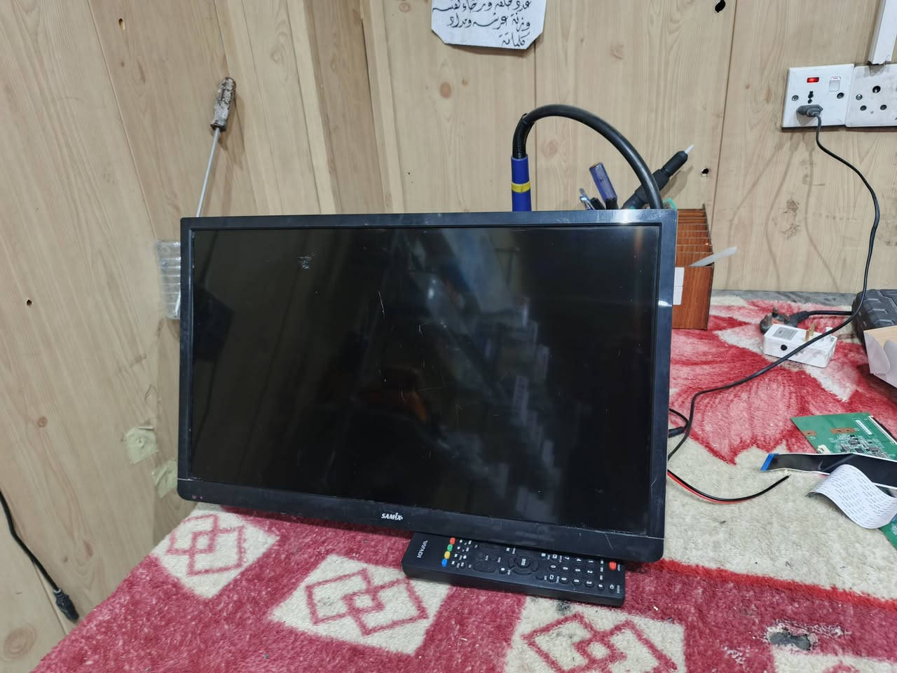 شاشة حجم 19 مستعمل للبيع سعرها 25 قفل مكاني الاعظمية *********** متوفر واتساب
