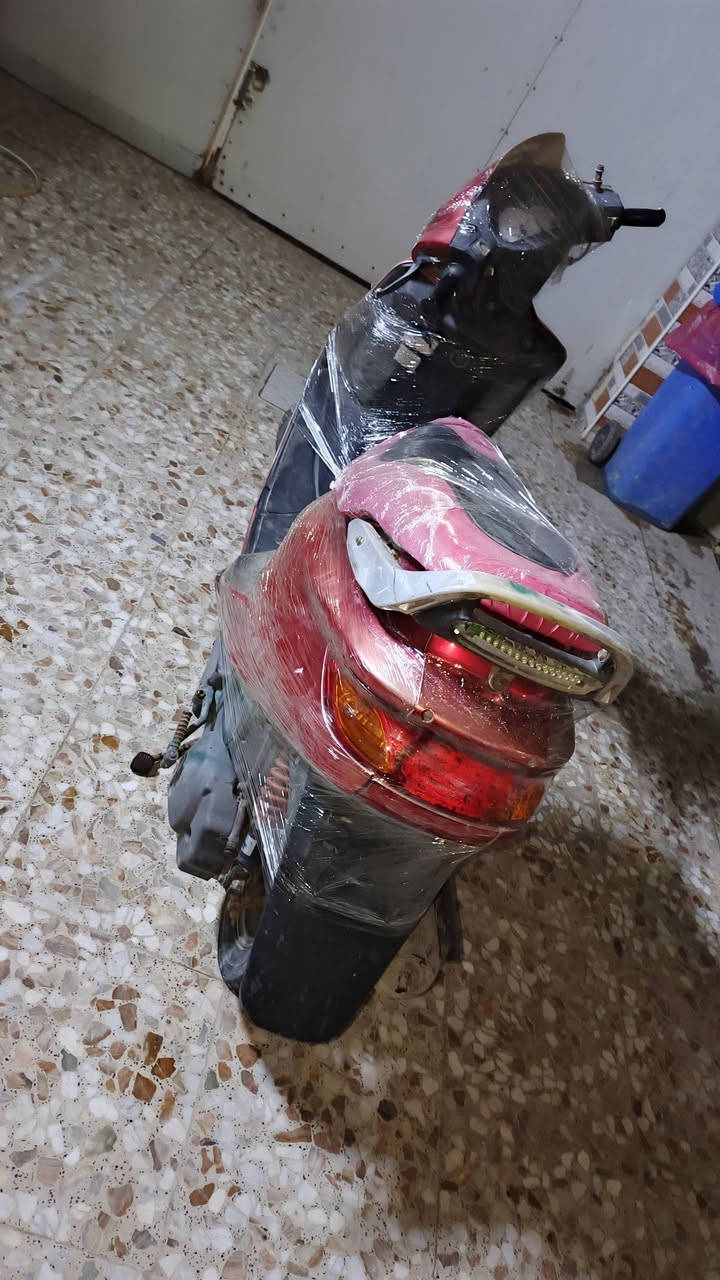 السلام عليكم دراجه فراشه فحل الدراجه جديده ما ناقصه شي السعر 475الف و بيه مجال للشراي ***********
