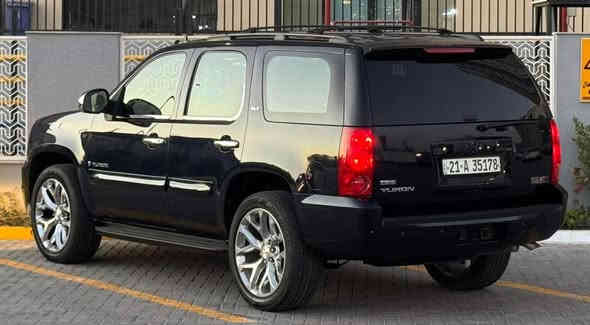 السلام عليكم  
للبيع سيارة يوكن  SLT موديل 2007 نيلي  رقم سليمانية الجديد دولي محرك ٨ سلندر ٥٣٠٠  صبغ بنيد فقط بدون ضرر شرط الفحص والسونار مرفق 
المواصفـــــات 
ويل كب كروم حجم 22 مع تخم تاير جديد فتحة سلايد روف 
حساسات خلفية اصل شاشة  وكاميرا
 جامة الباب الخلفي كهرباء
تشغيل عن بعد 
قبق جنطة كهرباء 
دواخل جلد اسود ملكي  اصل مع تدفئة كشنات 
كشنات امامي فول كهرباء 
ميموري كشن للسائق
شاشة كتابة اعطال 
سكليتر كهرباء  
كشنات سياحي تبريد 3 قطع مع تحكم خلفي بالتبريد
تحكم ستيرن جهتين متكامل 
مرايا نيكل مع اشارات داخلية مع اطارات 
تطعيم صاج للدواخل ابواب ودشبول
گير مكينه حداديه لوك بعدها برغي ممفتوح بل سيارة فضل من الله  تبريد ثلج سيارة بمعنى الكلمة جديده جدا
السعر المطلوب 188$
***********
العنوان بغداد حي الجهاد بغداد
