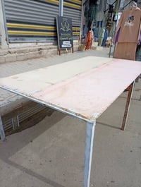 ميز حديد • ٢م٣٠×١م٢٠