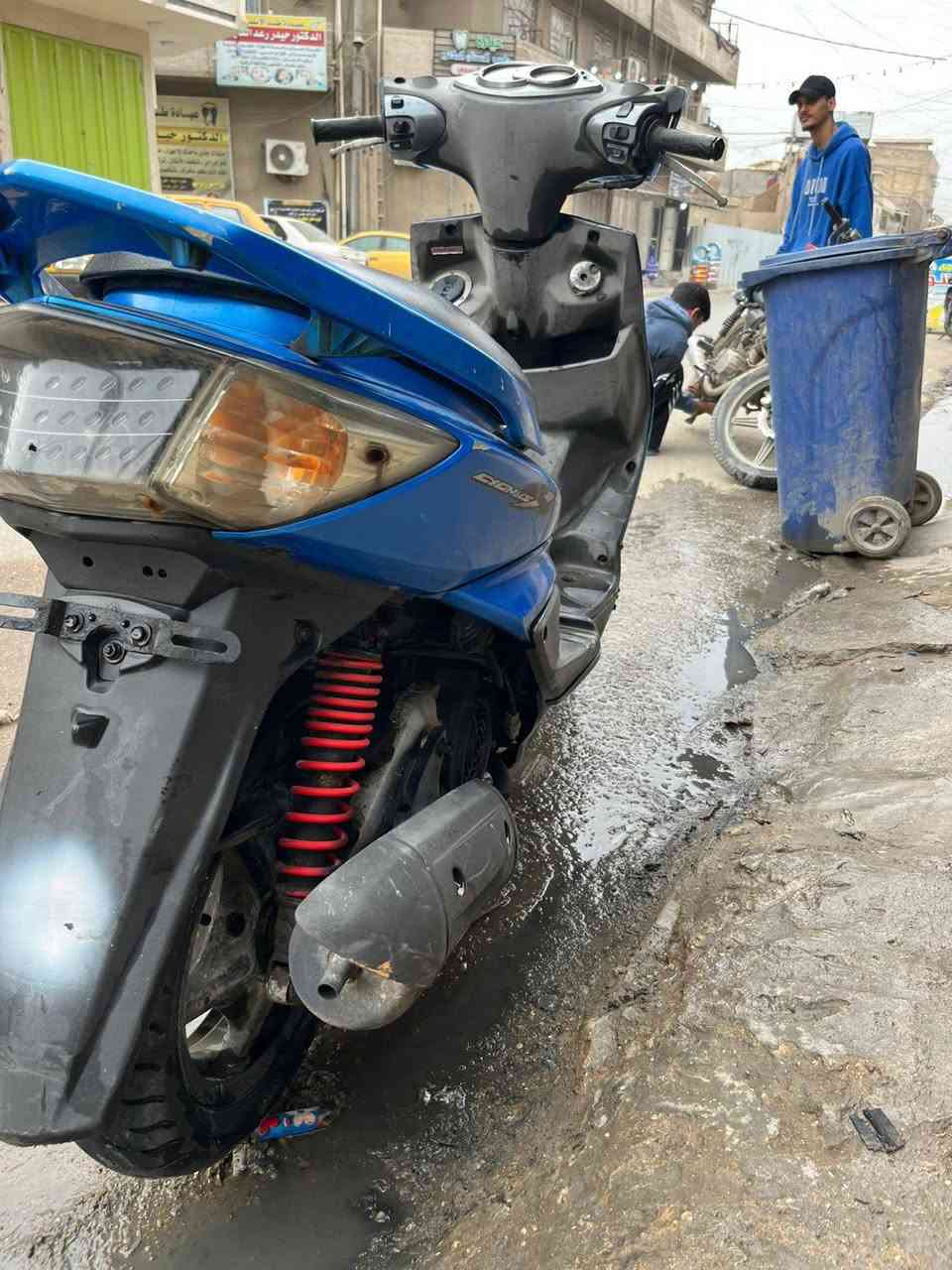 سلام عليكم مكلف ب النشر. 
دراجة سكنس فحل كوري كابريتر   قبل ثلاث اشهر. 

الدراجة مكفولة كفالة عامة واي نقص مابيها. 

الدراجة شلعة ومعدل تشك الكاع. 

دبلاتها بلادية كلجات بلادية كلشي بيها بلادي. 

الدراجة مداريها دهن وبانزين محسن  والدراجة امانة الله ماطلع بيها ابد مال بيت. 

صاحب رقم الدراجة ***********.

العنوان بغداد الحرية. 

سعرها 950 وبيها مجال.
