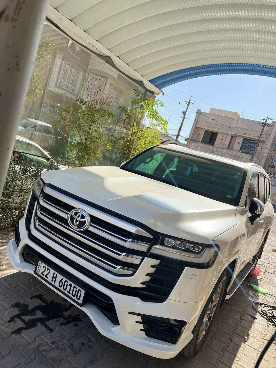 للـبيع  
لاندكروز Twin turbo
موديل : 2022 
فـول مواصفات رقم ( 1) 
رقم مميز ( اربيل )  ماشيه 48KM
3شاشات - رادار - وهوايه مواصفات بيها 
السعر : 6شدات و70 ورقه 
العنوان : كربلاء 
الرقم : ***********
