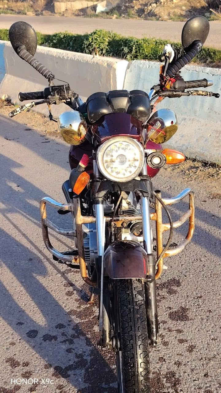 السلام عليكم للبيع AH محرك 200 مكفول مامفتوح عل شركه بعده موديل 2018 اوراق كامله السعر 850 وبي مجال لطيبين اني مكلف بلنشر ماجاوب خاص الستفسار عله الرقم ***********
