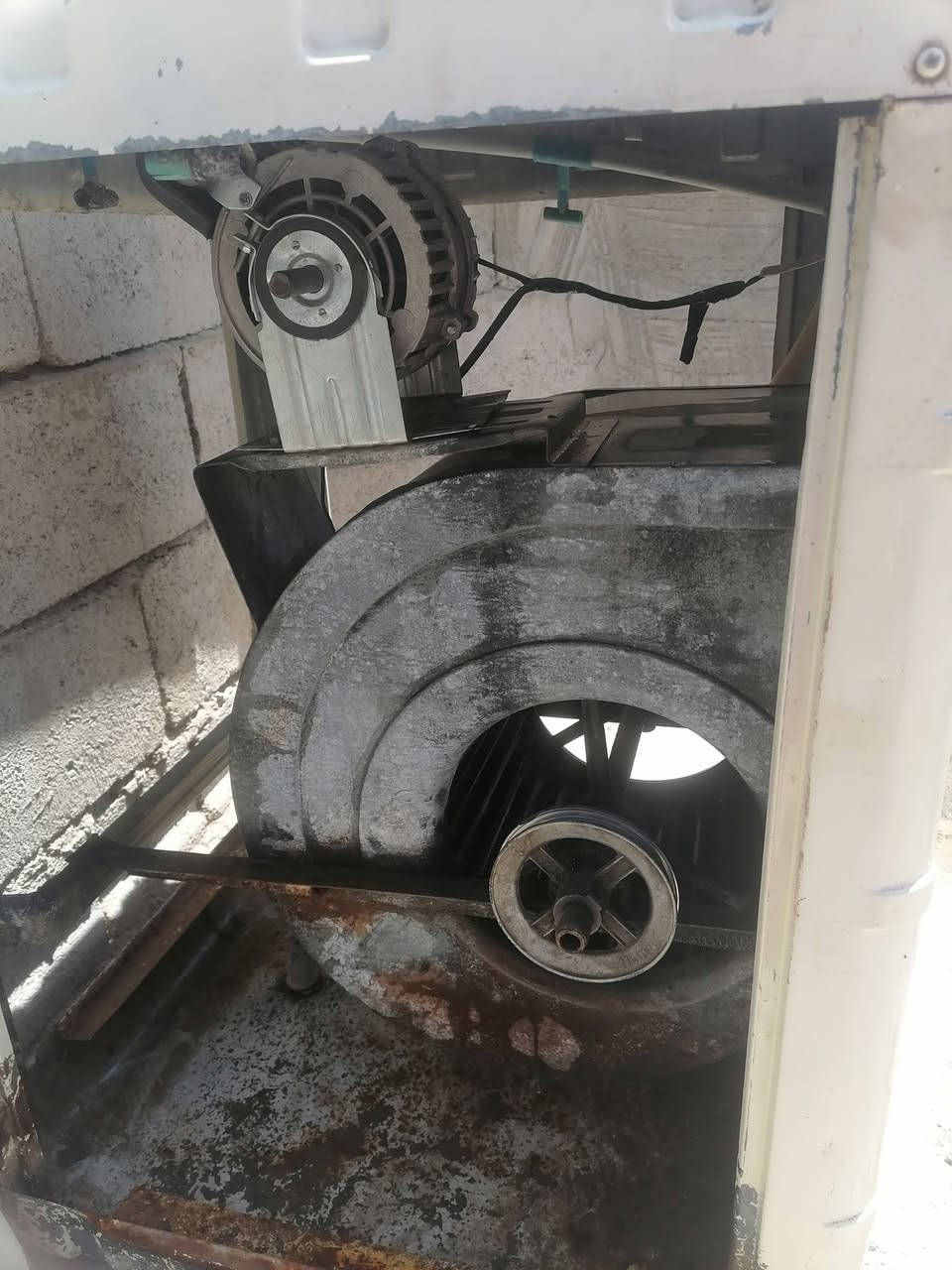 مبرده واحداو نص نضيفه حيل كل عيب ما بيهه ماطور جديد صفر مشتغل شي قليل هو بارد شرط 

امراوس

ابكونفير

لاتصال ***********
