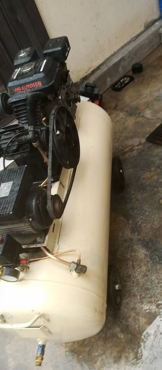 كمبريسر للبيع اخو الجديد بالشرط ماركه ايتوسان تركي سعه 250لتر للبيع سعره 350 ويا صونده طولها 20متر


**إذا كنت صاحب هذا الإعلان وتريد حذفه لأي سبب، رجاءا أرسل رسالة إلى الدعم الفني**