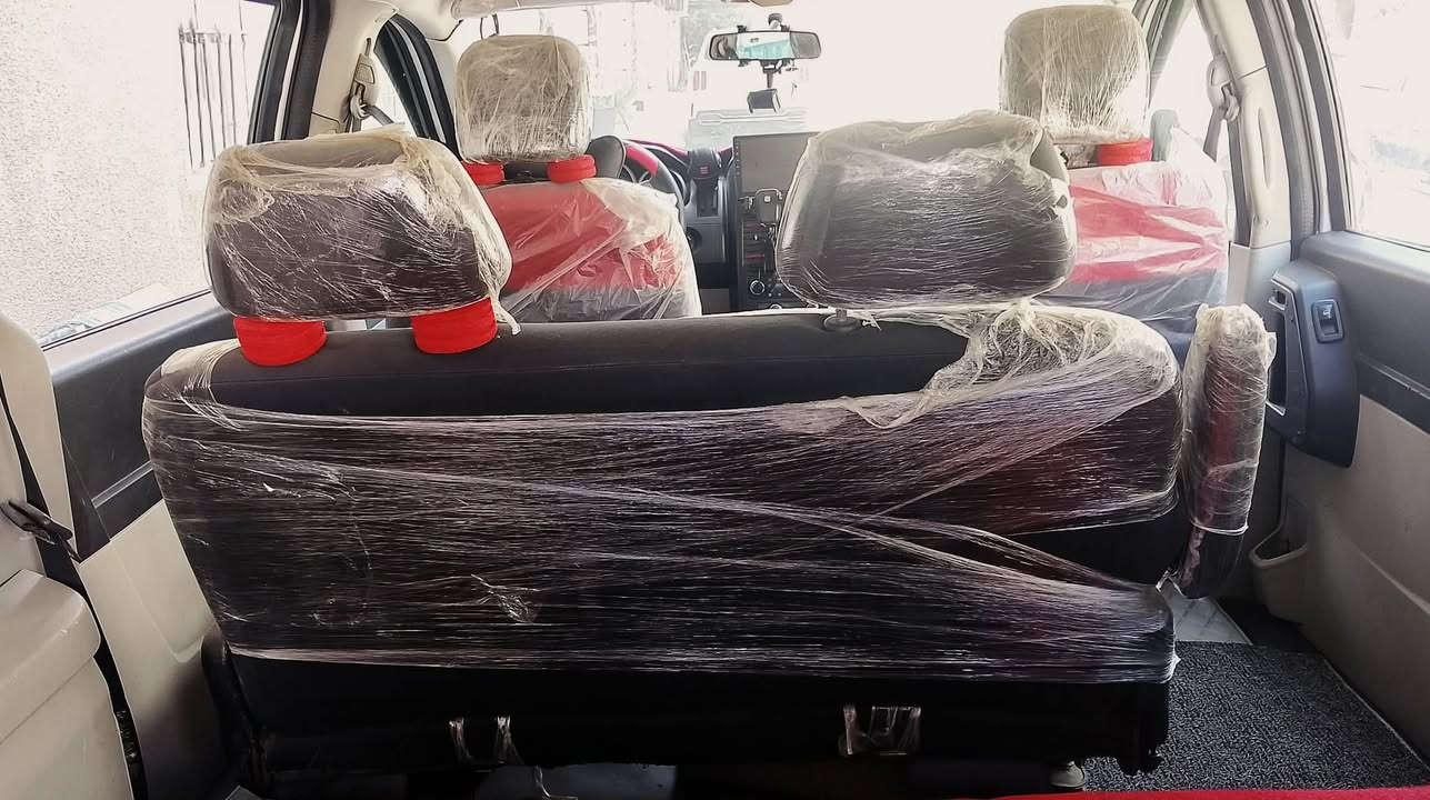 سلام عليكم  دوج كرفان  2008 رقم بغداد.انكليزي بأسمي  جديد  كشنات منفصل بلع سياحي تبريد 3قطع ثلج صدر الامام والخلفي جديد  محرك 3300 مكينة وكير  مكفولات شاشة اندرويد تخم تايرات _ درع جانبي ماشاء الله السيارة عروسه أحلى من الصورة  ***********
