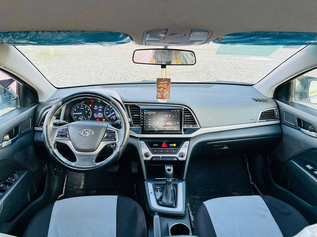 السلام عليكم
لنترا  موديل ٢٠١٨
 شرط التحويل سنوية ورقم جديد 
محرك مامفتوح الضرر قطعتين تبديل اصلي 
وقطعتين صبغ  بدون دواخل بجم كبس
رقم الهاتف  ***********
