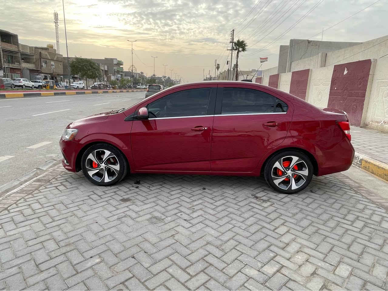 للبيع  أو للمراوس افيو سونك ٢٠١٧ فئه البريمر ماشيه ٧٦ فقط رقم بغداد الانكليزي الجديد تحويل مباشر تجي فول مواصفات عدى السلايت كشنات جلد وكهرباء اربع ابواب بصمه تشعيل بصمه ويل كب ١٧ كروم شاشه جبيره تدعم نضام كار بلي أناره Led  العالي والناصي زينون بلادي واشاره ترحيب تبريد ثلج تدفئه بل كشنات وبل ستيرن وتحكمات اربع جهات كروز سرعه يعني السياره فول مواصفات كير محرك خير من الله شرط السونار جاهره من كل شي بيها صبغ جاملغ الايمن والبنيد والباب مباوك كلير بدون دواخل بدون شواصي كفاله السعر٨٣ مكاني الاعضميه وهذا رقمي *********** بغداد, العراق
