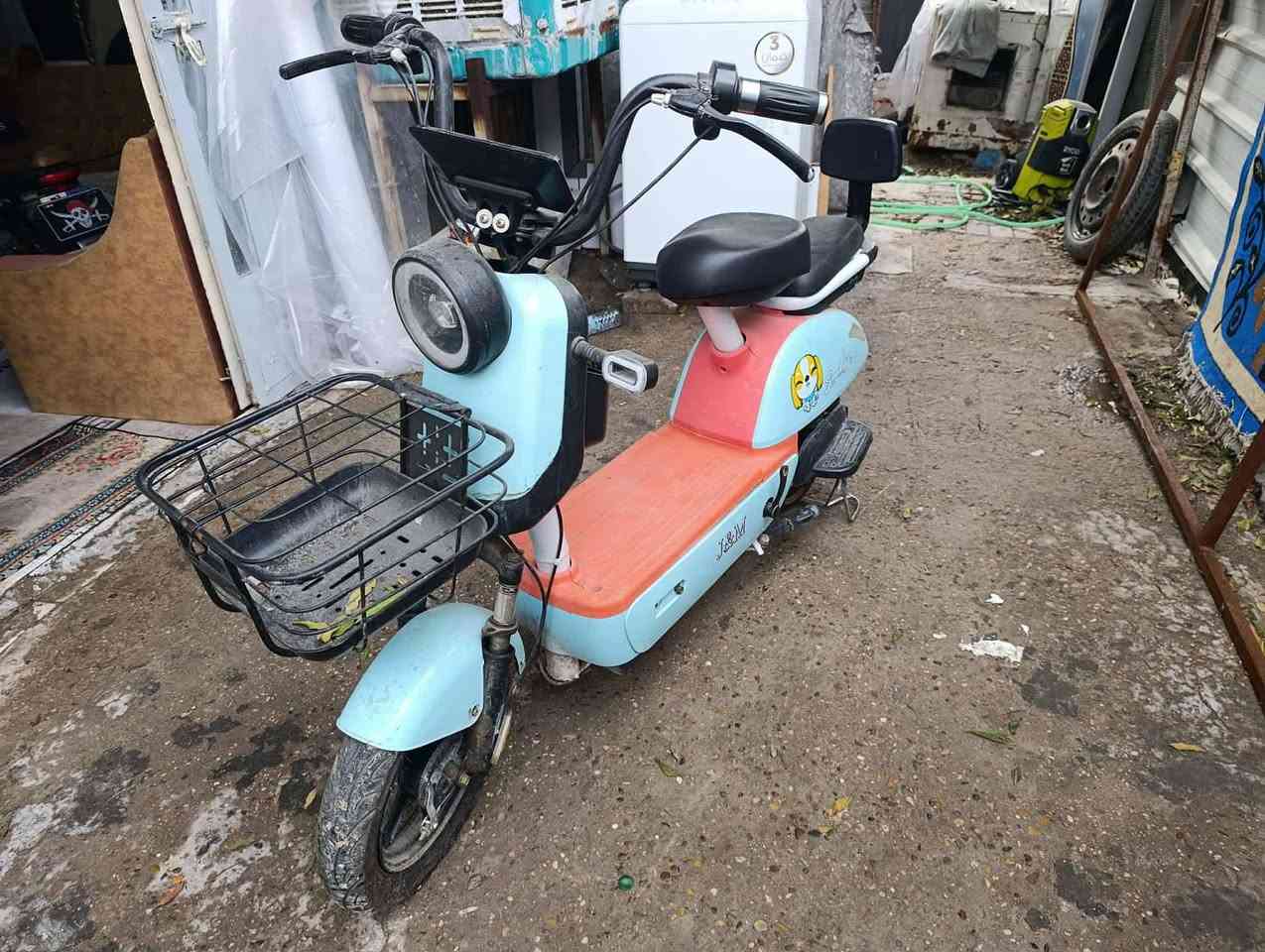 السلام عليكم دراجه شحن للبيع جديده كهربائياتها كلها شغاله ما بيها اي شيء عطلاناالسعر 300 وبيها مجال بسيط شراي يتصل على الرقم كان حي الجهاد الرفاق***********
