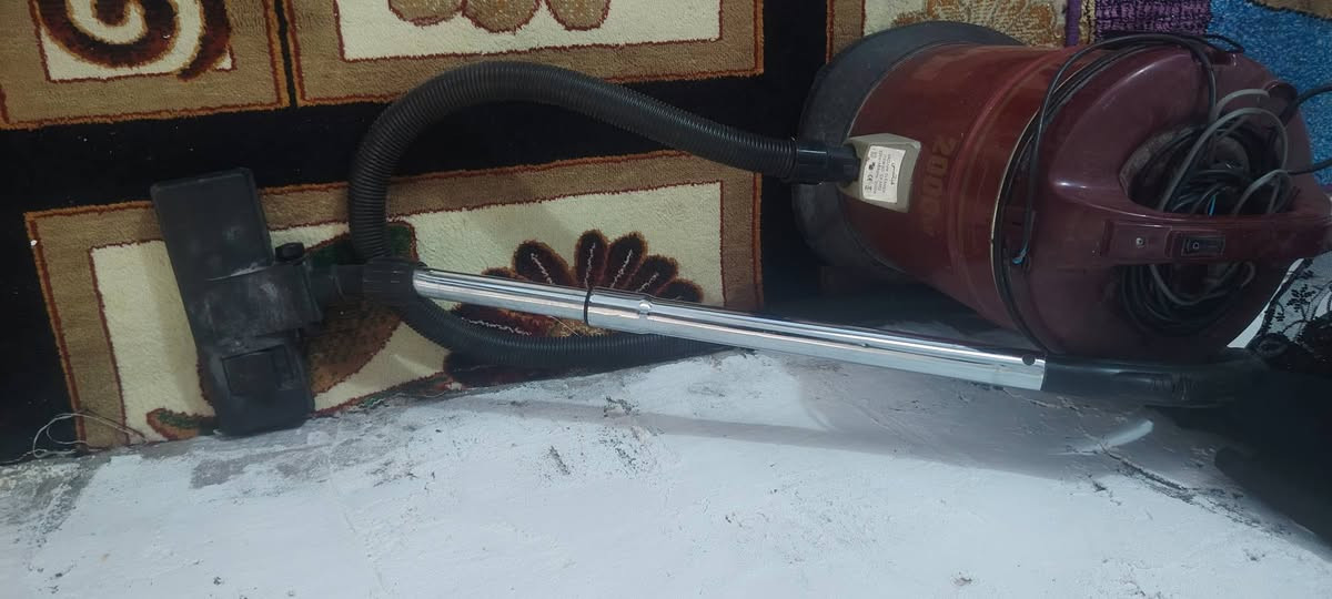 مكنسه كهربائيه للبيع مكانها علوه الفحل شغاله وغراضها كامله
السعر 35
 الاتصال ***********
