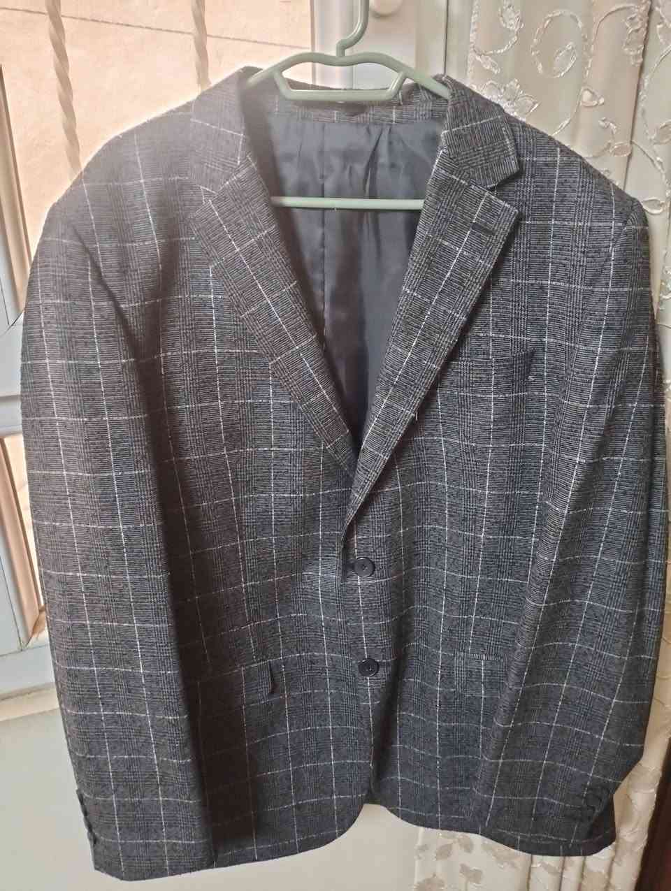 للبيع قوط جدد عدد 4قياس كلها 56 مع جاكتين اسبورت ..شراي يتصل***********
