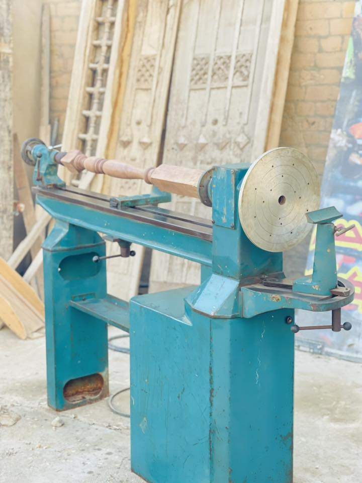 تورنه للبيع نضافته أجمل من الصور نوعه نكليزي ماطور 1500 تفتح قياس110مستخدمه شي قليل ما مفتوح بيه اي شي  تستخد للمحجرات لل قنفات والى اخره مكان واسط قضاء عزيزيه سعر مليون و 750وبيه مجال ***********
