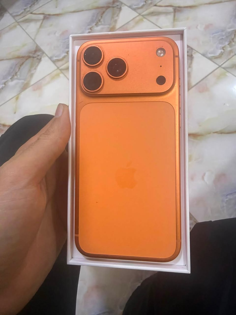 17 برو ماكس اخو جديد 
ايسيم بدون شريحه 
ذاكره 256
بطاريه 96 
ملحقاته كامله 
جهاز كفاله فقط بي زلغ بسيط ب شاصي مبين ب صور ولباقي بحالة لوكاله 
سعره 1750 وبي مجال
بصره مشراق القديم 
***********
