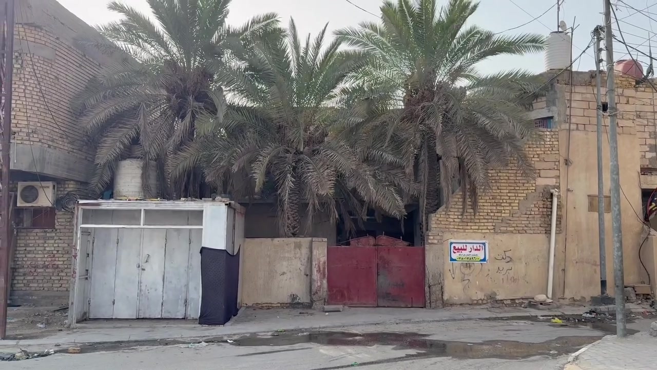 الدار للبيع مكان الاداره المحليه مقابيل شارع الزيتون قرب مطعم حجي عباس الفرع الثاني الاستفسار على هذا الرقم ***********

