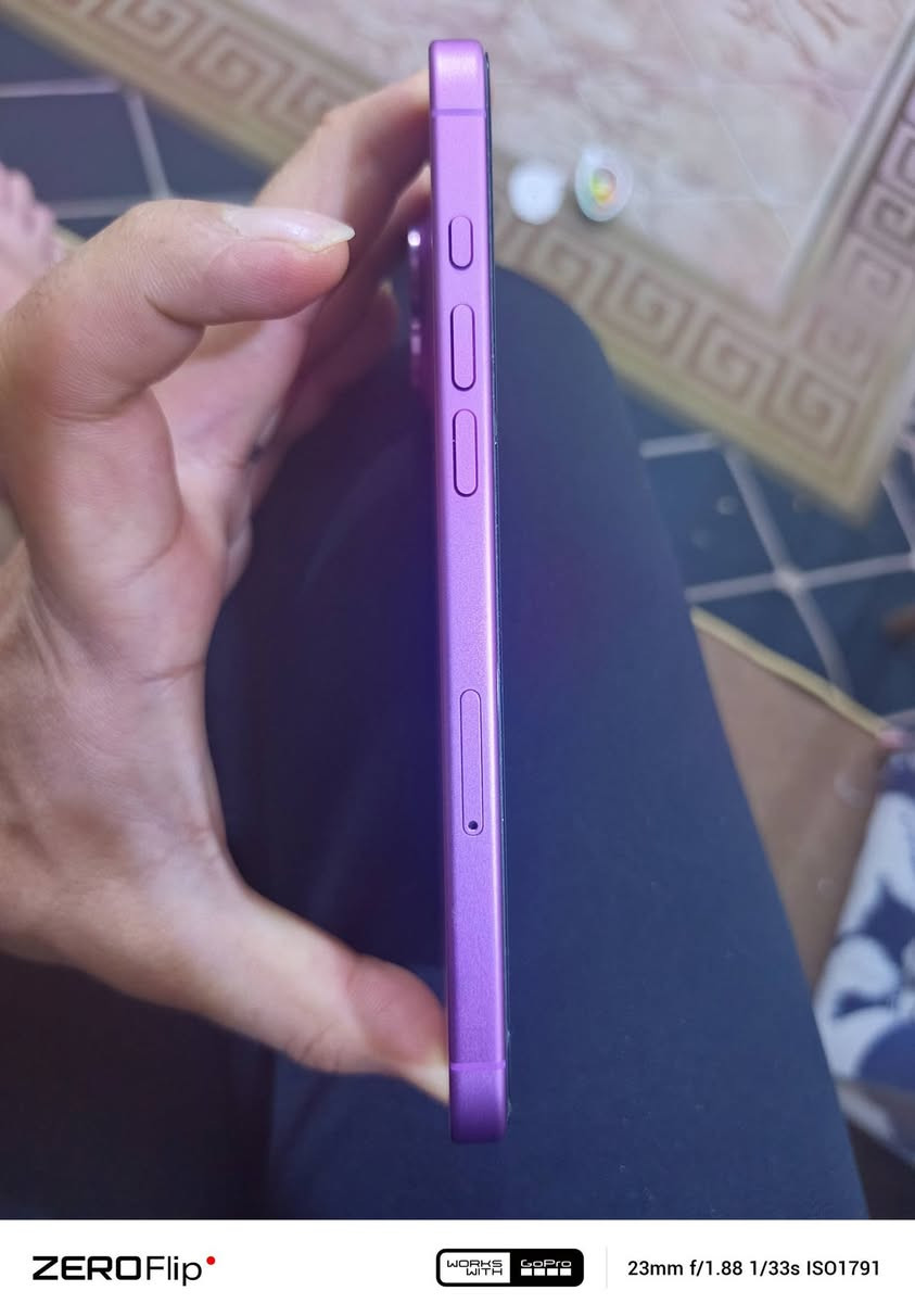 ايفون 16 بلاس ذاكرة 128 
بطارية 100%
نظافة 100%
عدد دورات الشحن 33 
ضمان سنة 
السعر 950 الف وبيه مجال بسيط
العنوان الشعب 
***********
