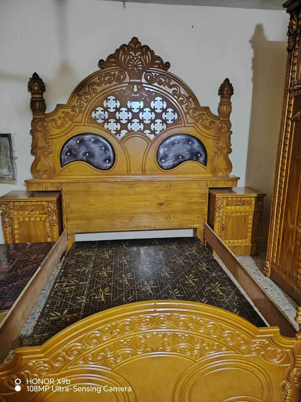 السلام عليكم غرفة5قطع نضيفة السعر900وبيهة مجال رقم الهاتف ***********
