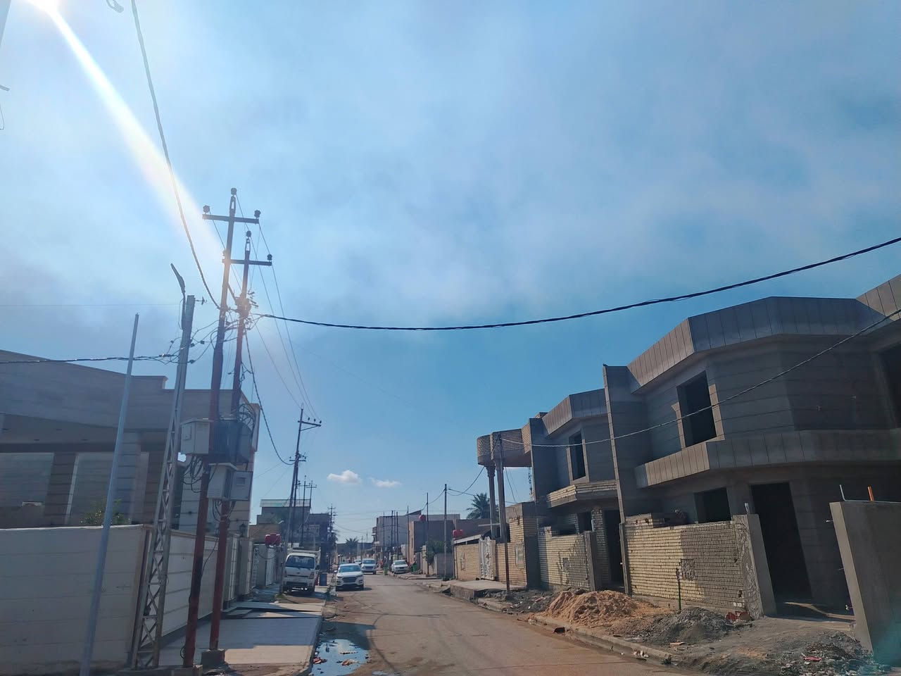 دور سكن عدد٢ مركز المدينة كامل الخدمات ركن وعلى شارع رئيسي ١٥م بناء درجة أولى الأساس رفت و الطابوق جمهوري مفحوص من الأملاح و المجاري  ثقيل اصلي و الكهرباء منشأ ألماني والماء تركي اصلي ضمان و لكل دار ٣ غرف نوم و استقبال كبير و صاله ١٠م .
حائط و سقف منفصل 
اشراف مهندس حيدر كريم علوان
مكتب عصام للعقار
***********
***********
للاستفسار الإتصال على الأرقام
