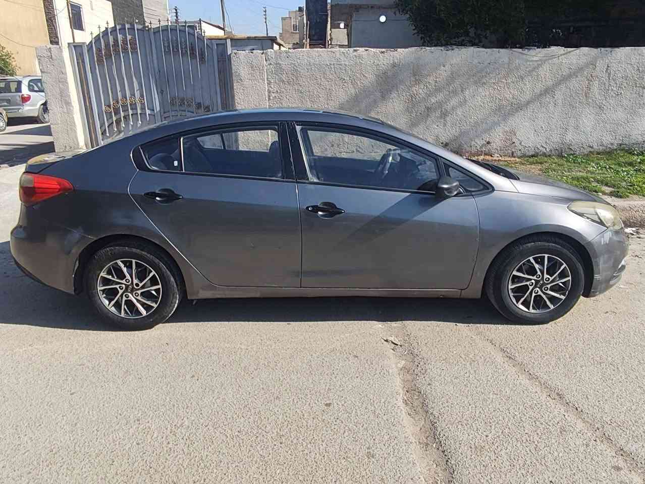 سيراتو 2016 خليجي
مكينه 1600 دوش
بيها قطعتين صبغ باب وجاملغ خلفي
وشويه بارد بالباب عكس السائق 
190كيلومتر
السعر 118
مكاني حي الجهاد 
استفسار ***********
