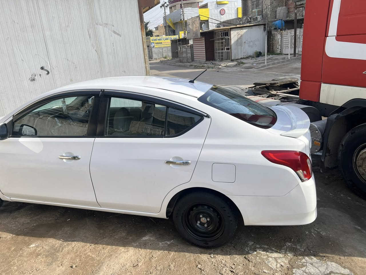 سياره نسان هندي موديل 2020 رقم أربيل عندي وكاله عامه  صفحه مصبوغه اثر شوط وبيه جاملاغ كدام محرك كير تبريد تخم تاير سياره حلو بغداد رقم ***********
