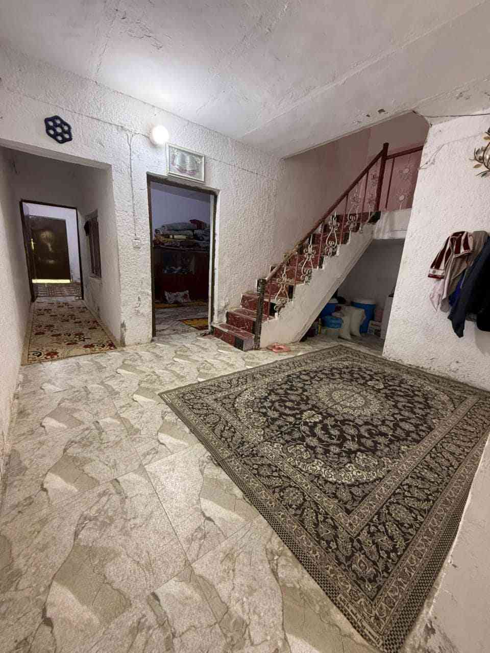 بيت للبيع حي الحسين الجديد نزلة جسر الناظم 150 متر طابق ونص عكادة السعر 85 وبي مجال الاستفسار ***********
