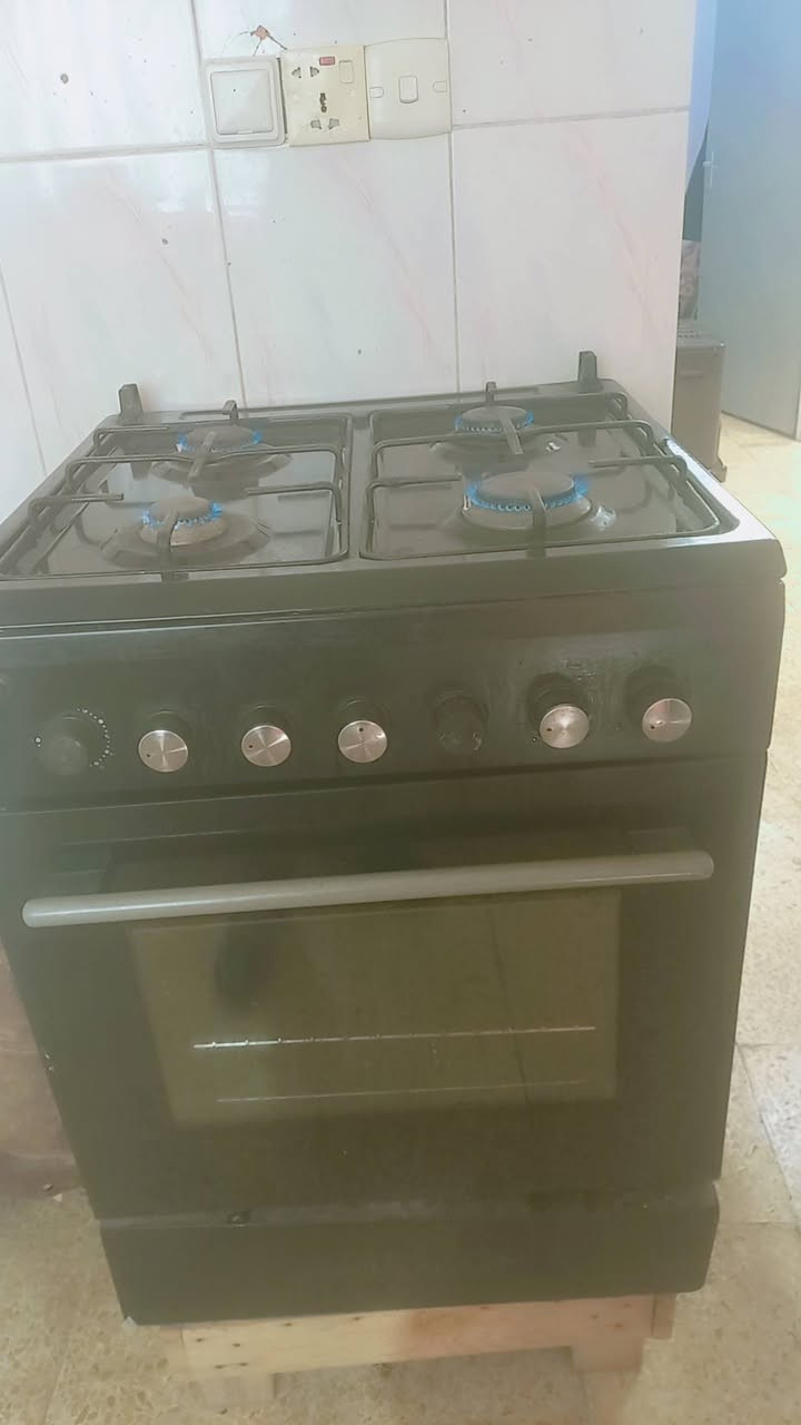 طباخ للبيع شغال جديد بسعر مناسب الاستفسار عالرقم***********
