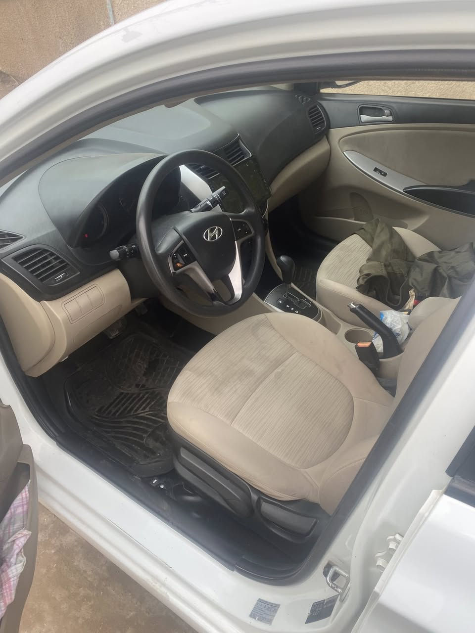 سلام عليكم من رخصت الادمن المحترم 
اكسنت مديل ١٦ بلو فول خليجي 
صبغ بدون دواخل ربع جملغ خلفي 
بارد قليل سياره جاهزه من كلشي 
كير مكينه صدر تخم تاير تبريد 
مكان سياره بغداد حي تونس 
السعر ١٠٧ وبيها مجال 
***********
