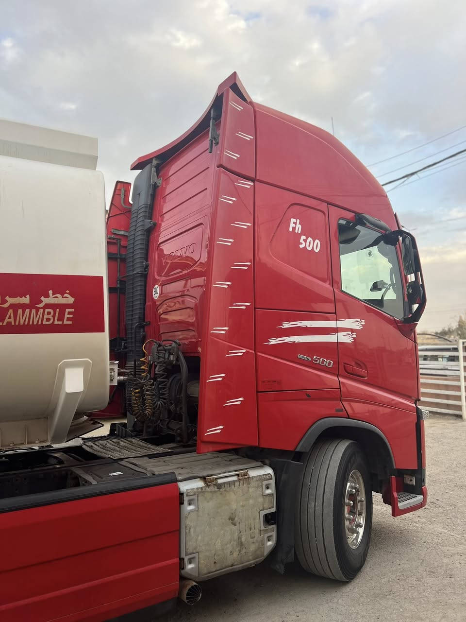 للبيع فالفو وحش صهريج 

موديل 2016

كير اوتوماتيك  سبت خزن

حجم محرك 500  أنجكتر عادي

نوع صهريج حداد روعة موديل صهريج 2025

سنوية جديد طوناج GPS

السياره موجود في معرض عادل 

عنوان كركوك مقابل جسر واحد حزيران 

سعر✅525$ بي مجال قليل 

***********
