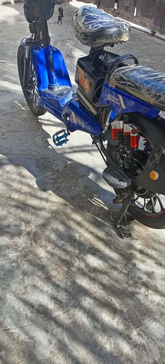 سلام عليكم دراجه شحن سعر٢٠٠ وبيه مجال عنوان بهرز لاتصال ***********
