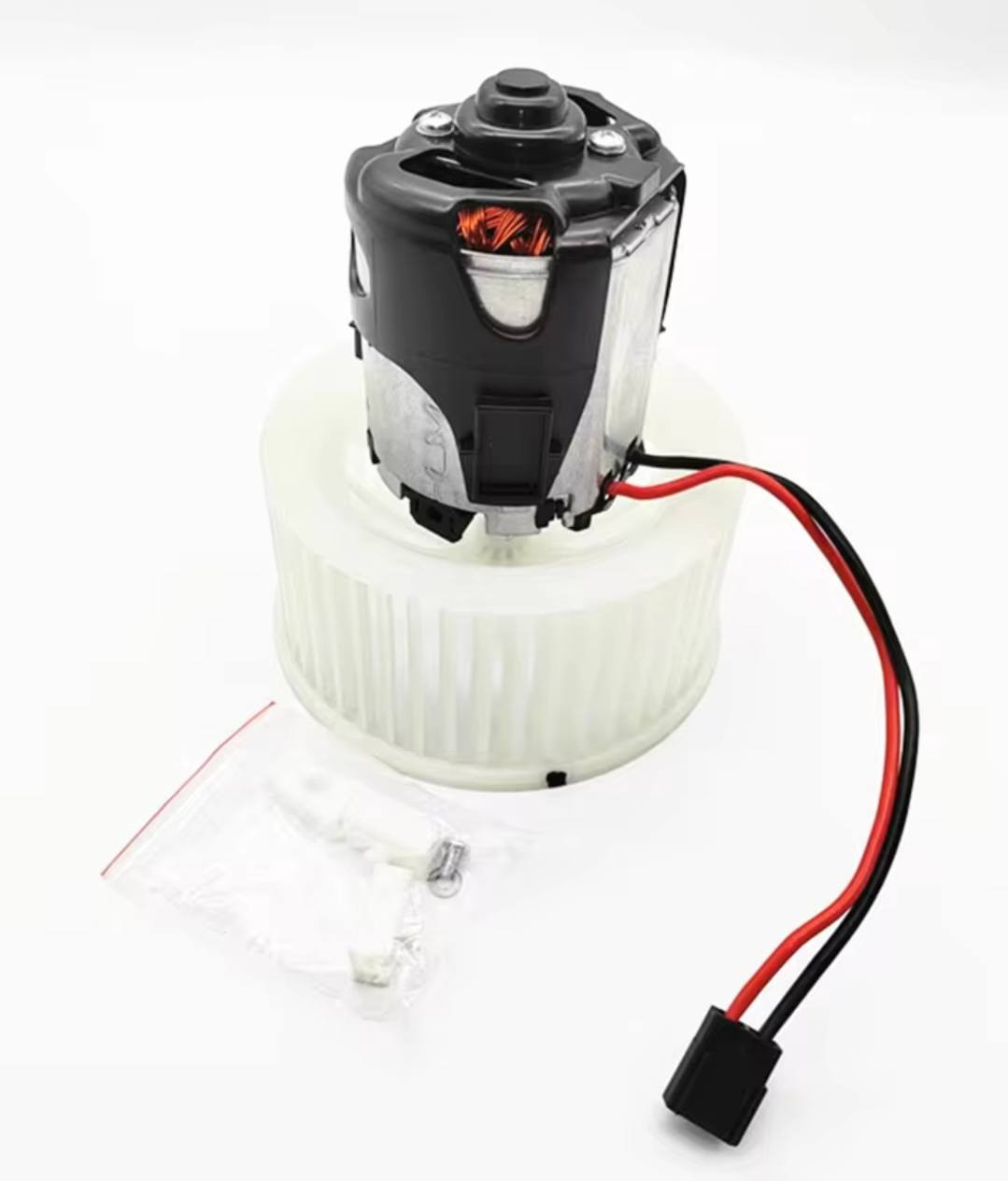 السلام عليكم ... الي يخدمة ينطي سعر ... يوجد توصيل...
هذه القطعة هي مروحة دفع هواء داخلية (Blower Motor) لنظام التكييف والتدفئة. 
النوع: مروحة دفع هواء لنظام التكييف (HVAC Blower Motor).
التوافق: تناسب موديلات معينة مثل BMW.
المميزات: توفر تدفق هواء سلس وفعال لتكييف وتدفئة مقصورة السيارة.
المكونات: تتكون من محرك كهربائي وقفص مروحة بلاستيكي.


**إذا كنت صاحب هذا الإعلان وتريد حذفه لأي سبب، رجاءا أرسل رسالة إلى الدعم الفني**