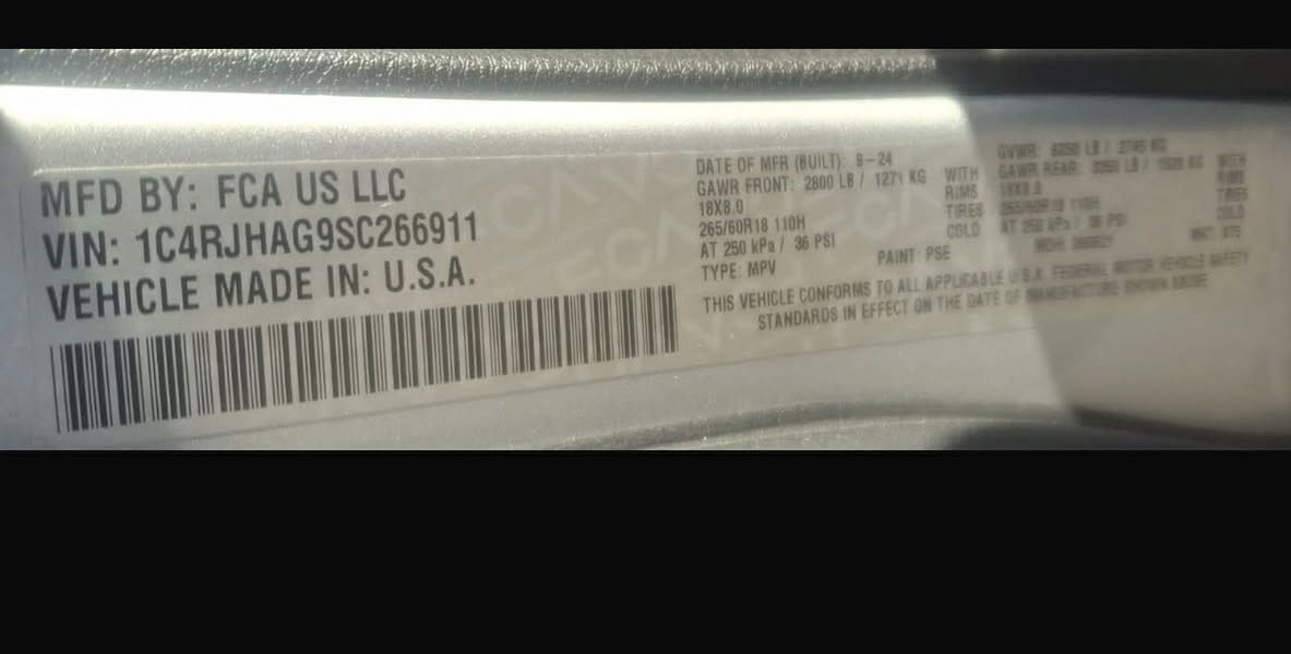 جيب كراند شيروكي لاريدو X  موديل ٢٠٢٥
لون سلفر ،خمسه راكب المرغوب، ماشية ٤٠٠٠ ميلل
السياره تجي فتحة سلايد روف والايرباك كله سليم 
السياره حاليا بعمان ترهم كتاب شهداء 
السعر المطلوب 25300

اتصال وواتساب
***********
