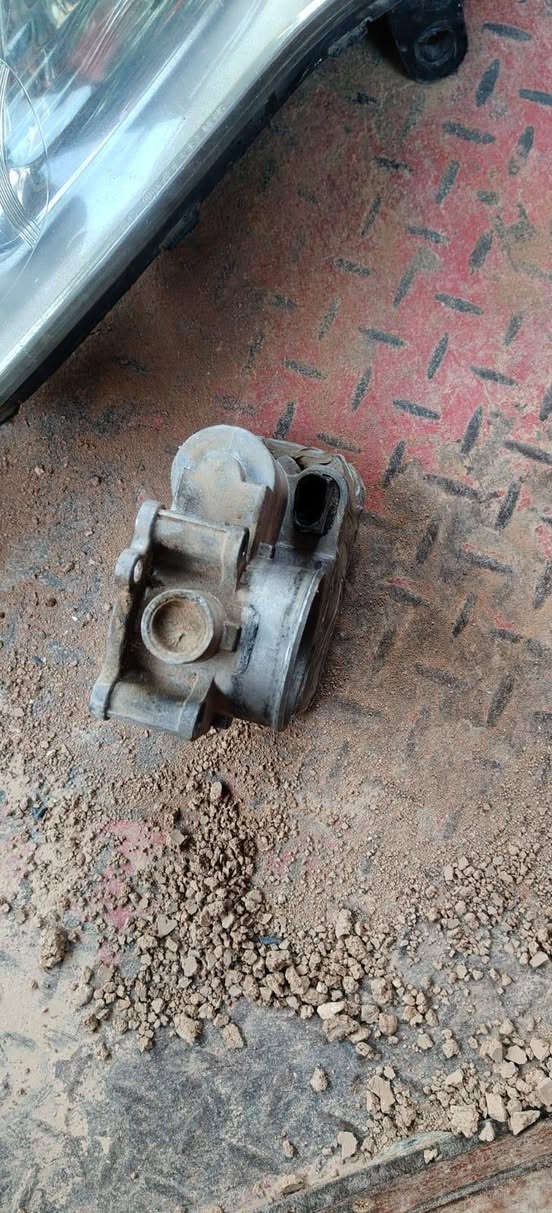 السلام عليكم زوج لايتات c200وجويتر البيع السعر 250وبيهن مجال مكان نجف ***********
