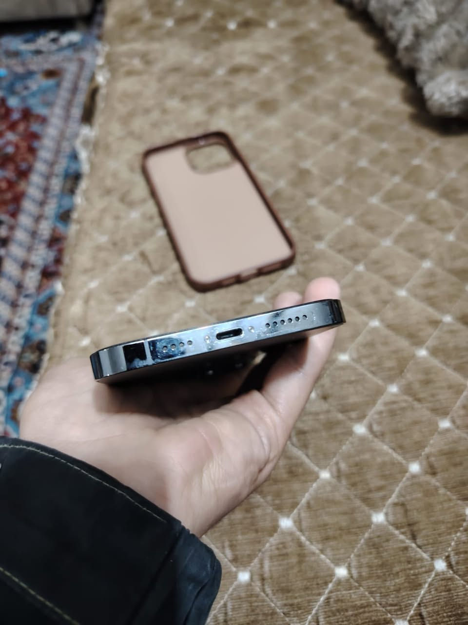 سلام عليكم ايفون ١٣ برو ماكس ذاكره ٢٥٦ بطارية ٨١ جهاز بلادي بس ضهر مفطور سعره ٥٧٥ وبيه مجال مكان بغداد الحريه الرقم *********** بيه واتساب
