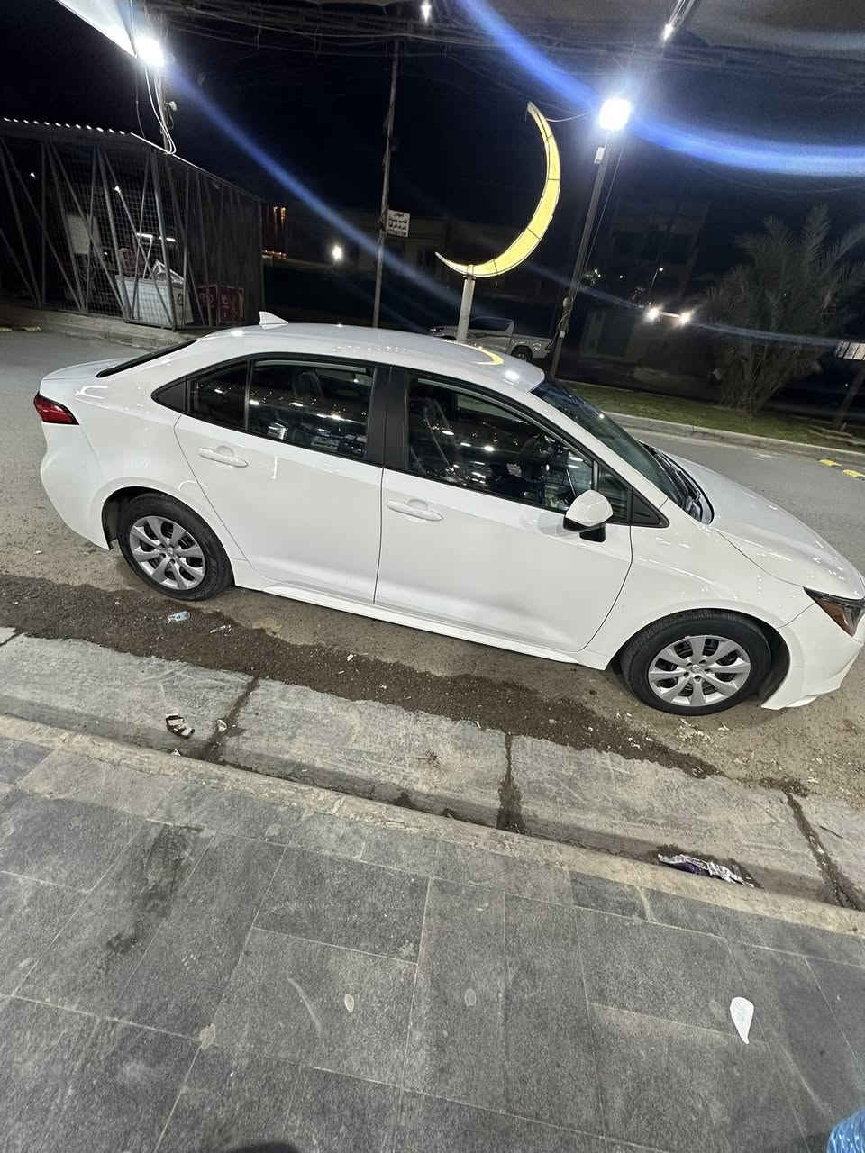 السلام عليكم للبيع تيوتا كورله 2024وارد امريكي موصفاتLeمكينه 2000السياره بيها قبق جنطه صبغ فقط السياره جديده استخدام شخصي وحادث خفيف ماشيه 23الف بأسمي ثاني يوم تحويل السياره السعر175وبيها مجال مكان السياره بغداد البلديات قرب امن العامه رقم الهاتف ***********والسياره مترهم مراوس ارجو المعذره
