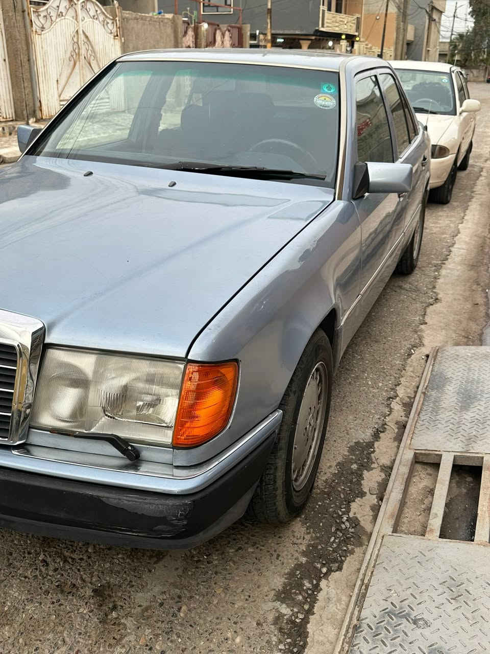 السلام عليكم مارسدس دب  1991اصل   لبيع داخله جديد لون حبري قماش وصاج مصبوغه عام مكنيه وكير بطه 3000ديلكوً تبريد ثلج تخم تاير جديد تخم خلفي امامي جديد قواعد دبلات بلادي سياره ما متعوبه  كاربون بانزين مكان السياره موصل 

***********
***********
