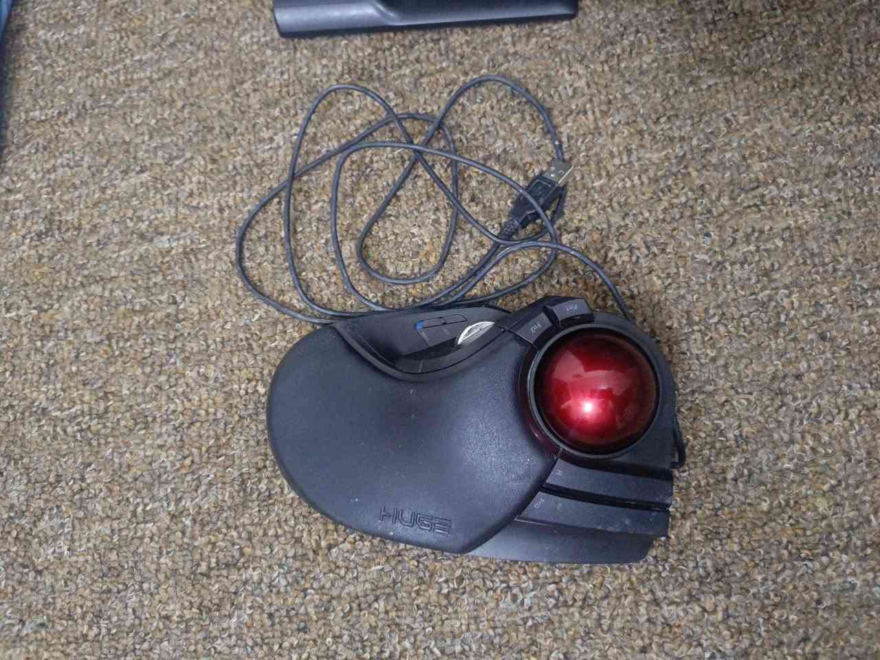 هذا الجهاز  ماوس كرة تتبع (Trackball Mouse) من شركة Elecom اليابانية، والموديل هو Elecom Huge
قيم سعره واخذه مكان بغداد ع فحص


**إذا كنت صاحب هذا الإعلان وتريد حذفه لأي سبب، رجاءا أرسل رسالة إلى الدعم الفني**