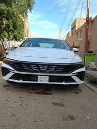 شاشة كبيرة • قيادة شبه ذاتية • ٣٠٠٠ كم