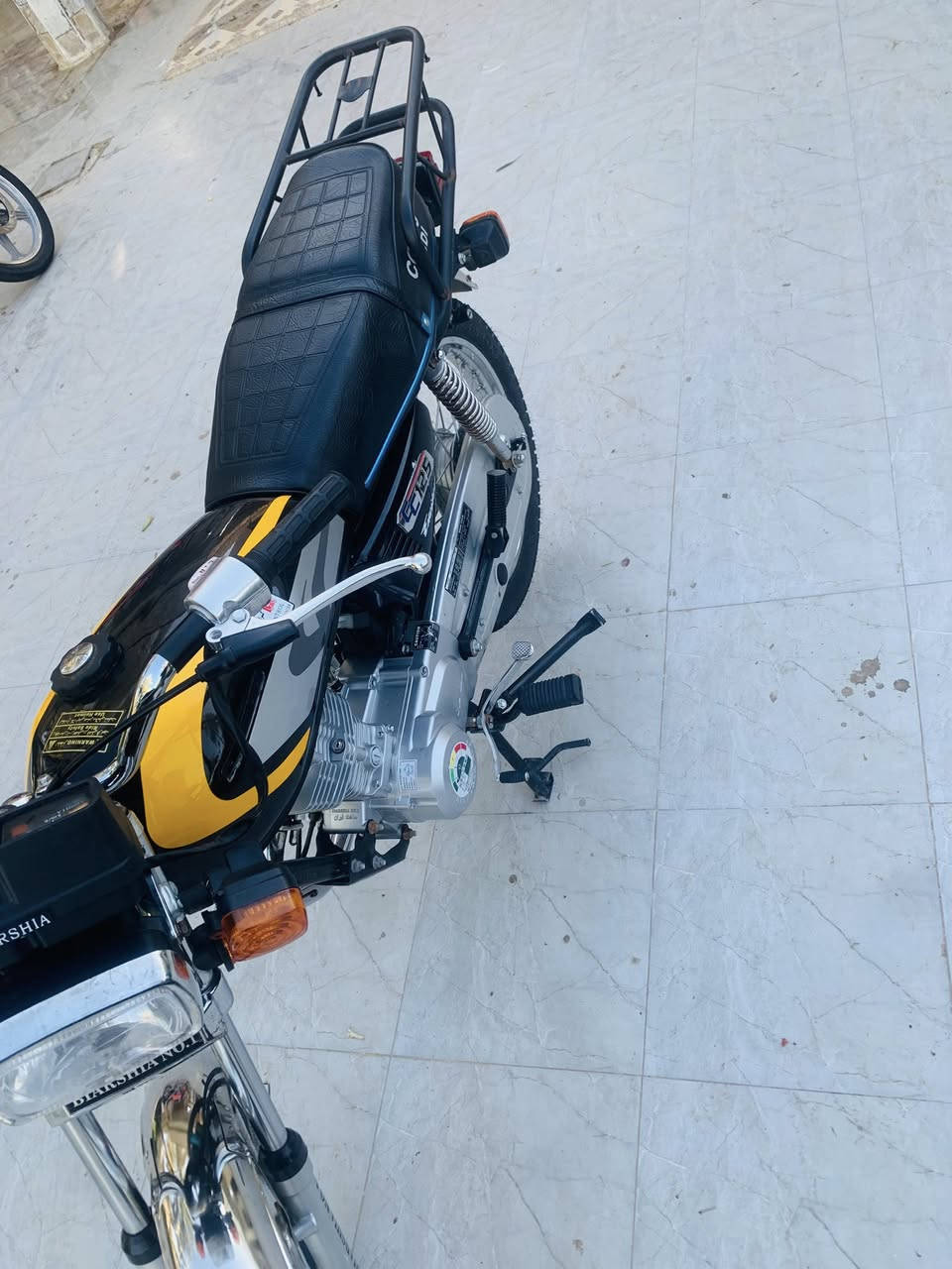 اسلام عليكم
دراجه للبيع 

اربعه كير 

اوراق سكنر 

موديل 2025

دراجه نظيفه

السعر 625 وبيه مجال

العنوان /كربلاء حي العباس عامود 50

رقم /***********
